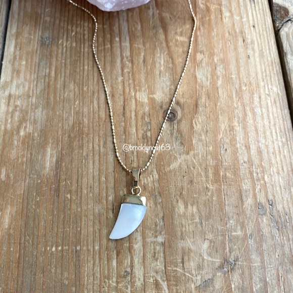 Mother of Pearl Necklace Horn Carved Shell BOHO Gold - Picture 4 of 16